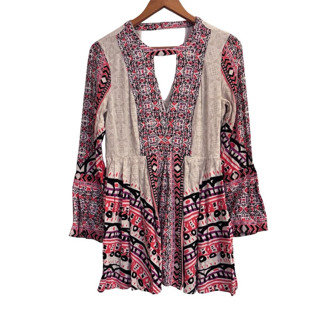 Free People Tegan Border Print Mini Dress Boho Artsy Bell Sleeve Keyhole Size 10 - Picture 3 of 9